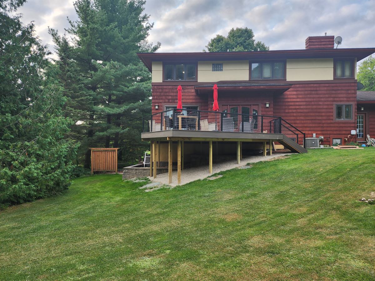 Trex Rocky Harbor with Cable Railings in Northville